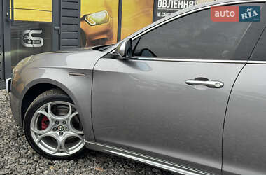 Хэтчбек Alfa Romeo Giulietta 2010 в 