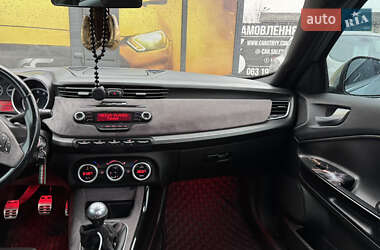 Хэтчбек Alfa Romeo Giulietta 2010 в 