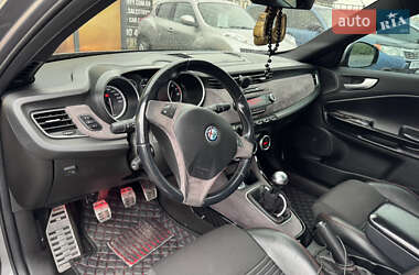 Хэтчбек Alfa Romeo Giulietta 2010 в 