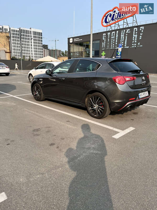 Хэтчбек Alfa Romeo Giulietta 2015 в Киеве