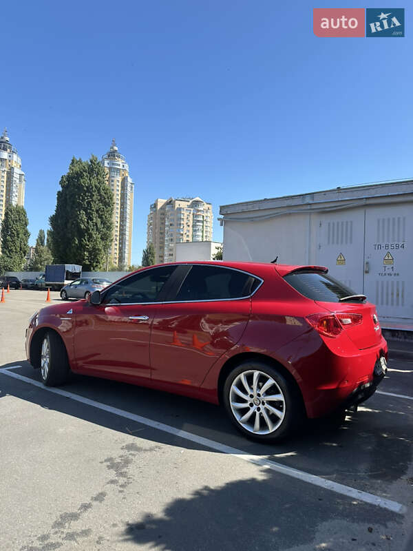 Хэтчбек Alfa Romeo Giulietta 2012 в Киеве