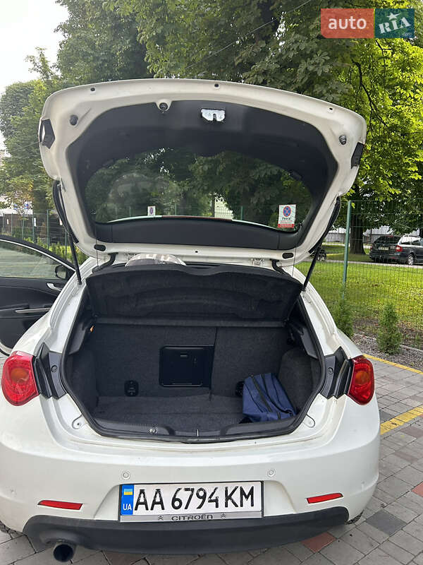 Хэтчбек Alfa Romeo Giulietta 2013 в Бродах