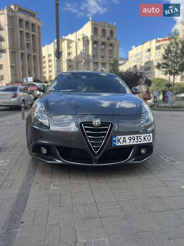 Хэтчбек Alfa Romeo Giulietta 2015 в Киеве