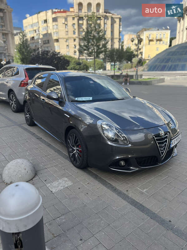 Хэтчбек Alfa Romeo Giulietta 2015 в Киеве