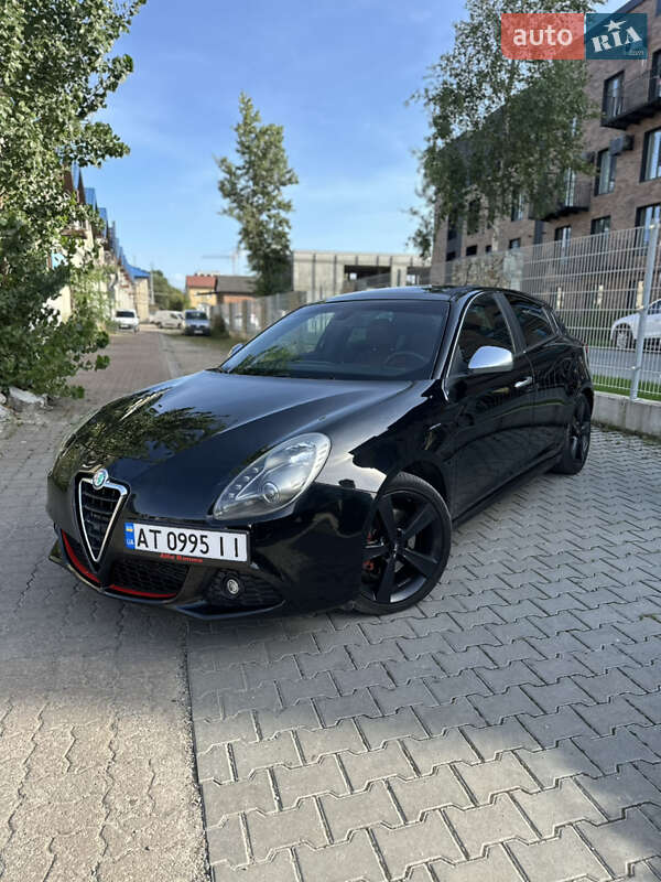 Хэтчбек Alfa Romeo Giulietta 2013 в 