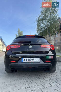 Хэтчбек Alfa Romeo Giulietta 2013 в 