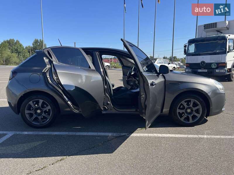 Хетчбек Alfa Romeo Giulietta 2012 в Києві фото 26 Хетчбек Alfa Romeo Giulietta 2012 в Києві