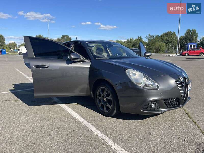 Хетчбек Alfa Romeo Giulietta 2012 в Києві фото 30 Хетчбек Alfa Romeo Giulietta 2012 в Києві