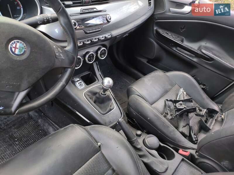 Хэтчбек Alfa Romeo Giulietta 2010 в Ровно фото 15 Хэтчбек Alfa Romeo Giulietta 2010 в Ровно