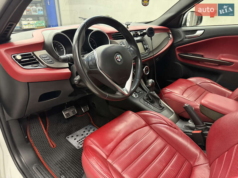 Хэтчбек Alfa Romeo Giulietta 2014 в Днепре фото 9 Хэтчбек Alfa Romeo Giulietta 2014 в Днепре