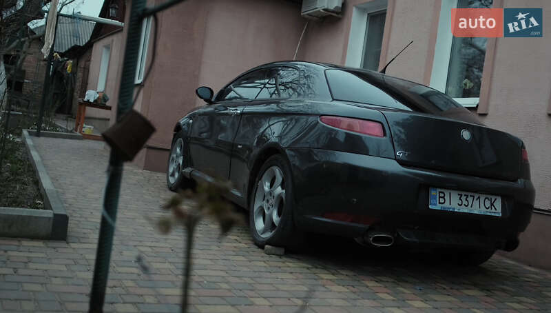 Купе Alfa Romeo GT 2006 в Смілі