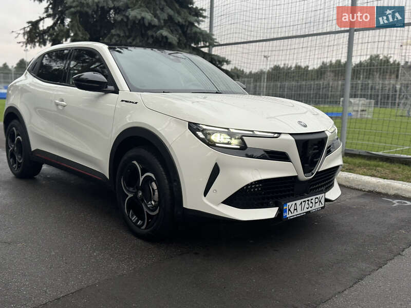 Внедорожник / Кроссовер Alfa Romeo Junior 2025 в Киеве