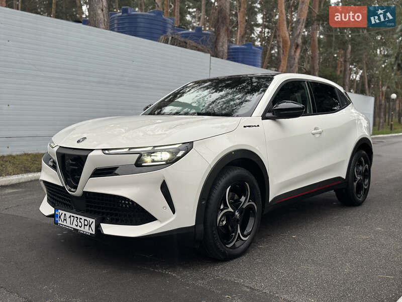 Внедорожник / Кроссовер Alfa Romeo Junior 2025 в Киеве