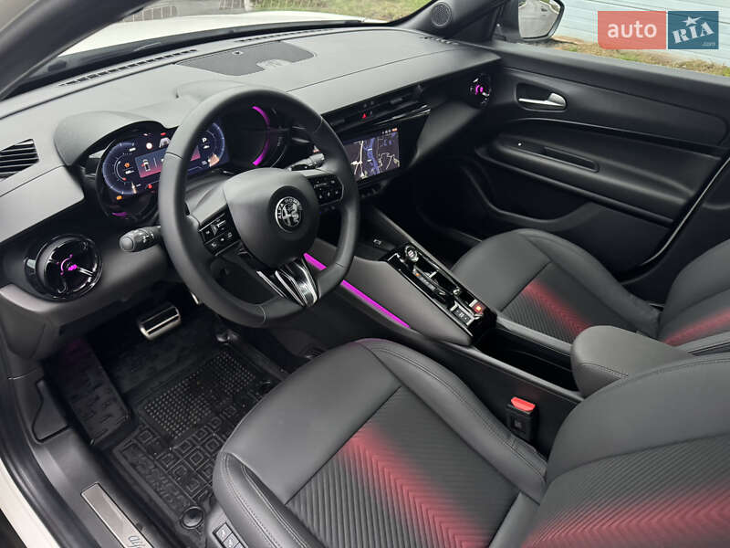 Внедорожник / Кроссовер Alfa Romeo Junior 2025 в Киеве
