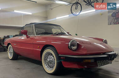 Кабриолет Alfa Romeo Spider 1987 в 