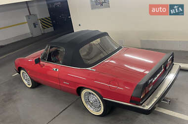 Кабриолет Alfa Romeo Spider 1987 в 