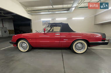 Кабриолет Alfa Romeo Spider 1987 в 