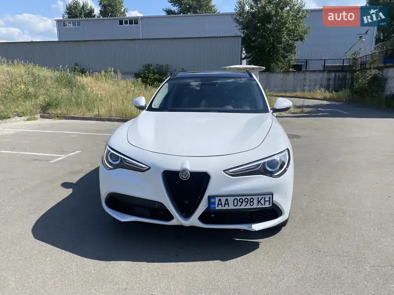 Alfa Romeo Stelvio 2017