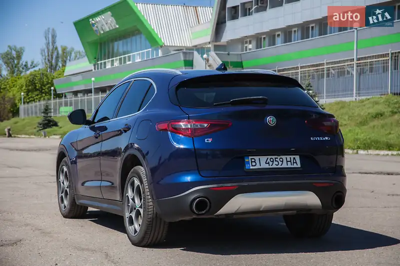 Alfa Romeo Stelvio 2017