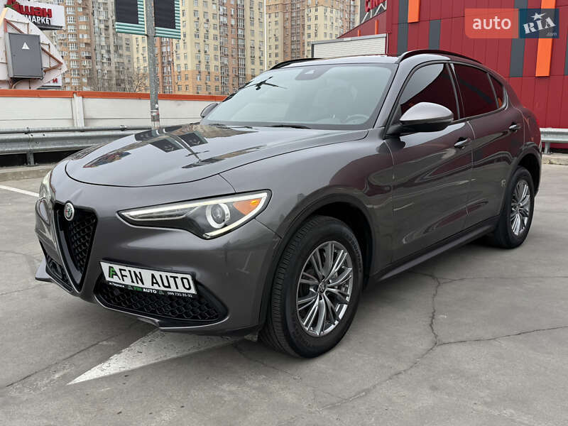 Позашляховик / Кросовер Alfa Romeo Stelvio 2021 в 