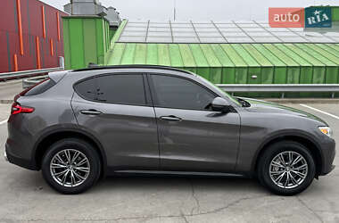 Позашляховик / Кросовер Alfa Romeo Stelvio 2021 в 