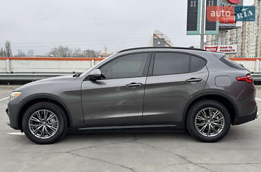 Позашляховик / Кросовер Alfa Romeo Stelvio 2021 в 