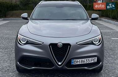 Позашляховик / Кросовер Alfa Romeo Stelvio 2018 в 