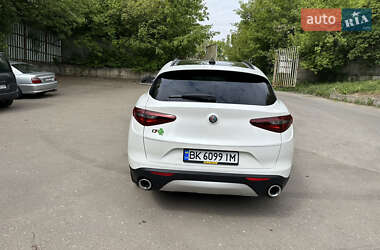 Позашляховик / Кросовер Alfa Romeo Stelvio 2017 в 