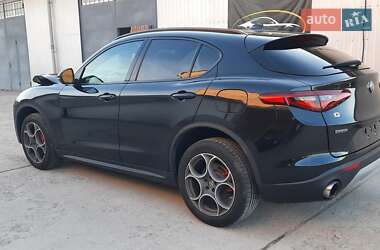 Позашляховик / Кросовер Alfa Romeo Stelvio 2017 в 