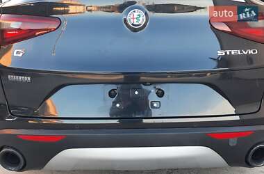 Позашляховик / Кросовер Alfa Romeo Stelvio 2017 в 