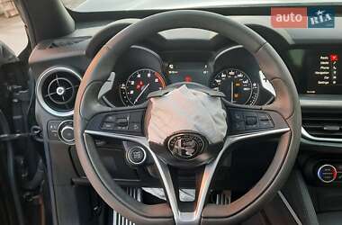Позашляховик / Кросовер Alfa Romeo Stelvio 2017 в 