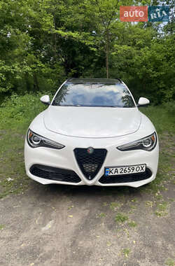 Позашляховик / Кросовер Alfa Romeo Stelvio 2021 в 