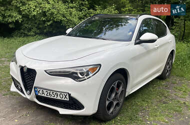 Позашляховик / Кросовер Alfa Romeo Stelvio 2021 в 