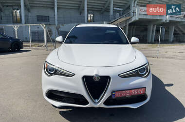 Позашляховик / Кросовер Alfa Romeo Stelvio 2017 в 