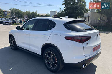 Позашляховик / Кросовер Alfa Romeo Stelvio 2017 в 