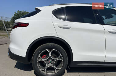 Позашляховик / Кросовер Alfa Romeo Stelvio 2017 в 