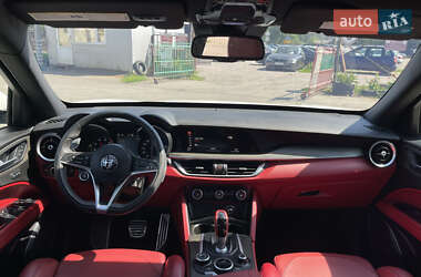 Позашляховик / Кросовер Alfa Romeo Stelvio 2017 в 
