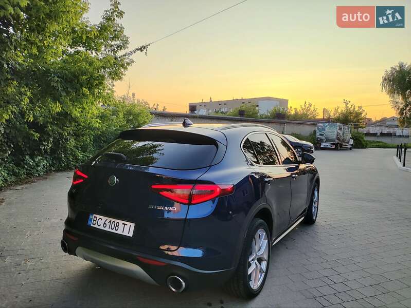 Alfa Romeo Stelvio 2017