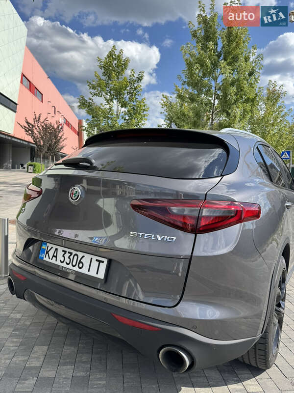 Внедорожник / Кроссовер Alfa Romeo Stelvio 2017 в Киеве