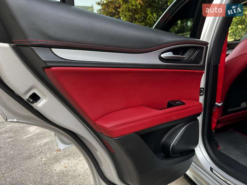 Внедорожник / Кроссовер Alfa Romeo Stelvio 2018 в Киеве