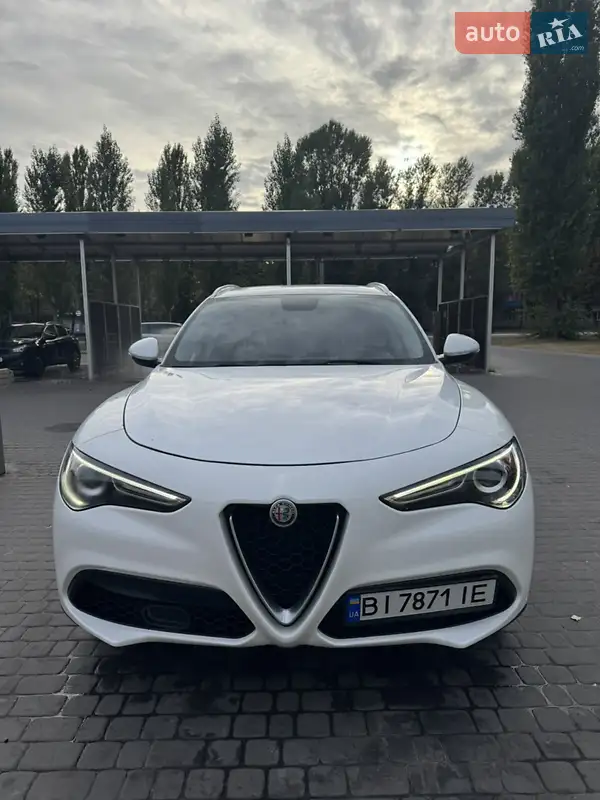 Alfa Romeo Stelvio 2017