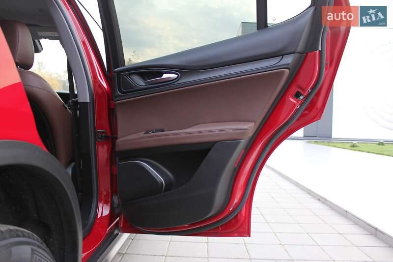 Позашляховик / Кросовер Alfa Romeo Stelvio 2018 в Світловодську