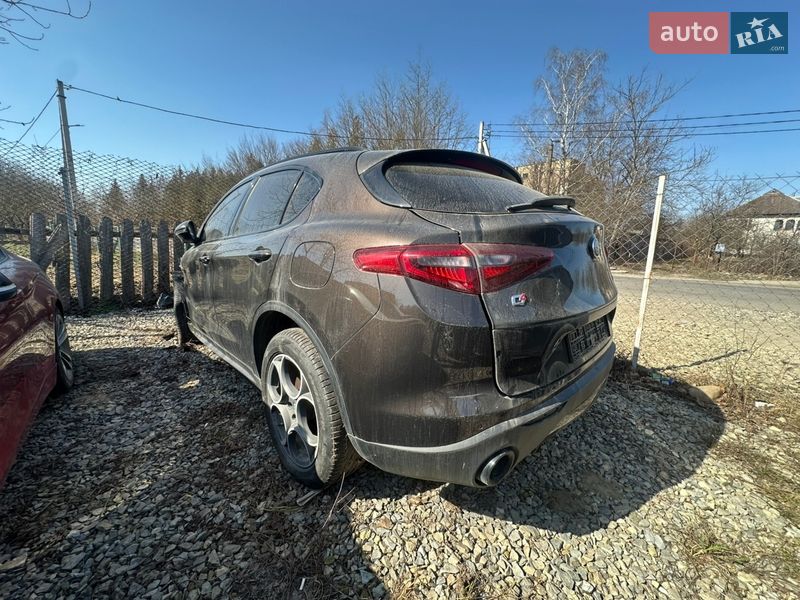 Alfa Romeo Stelvio 2017