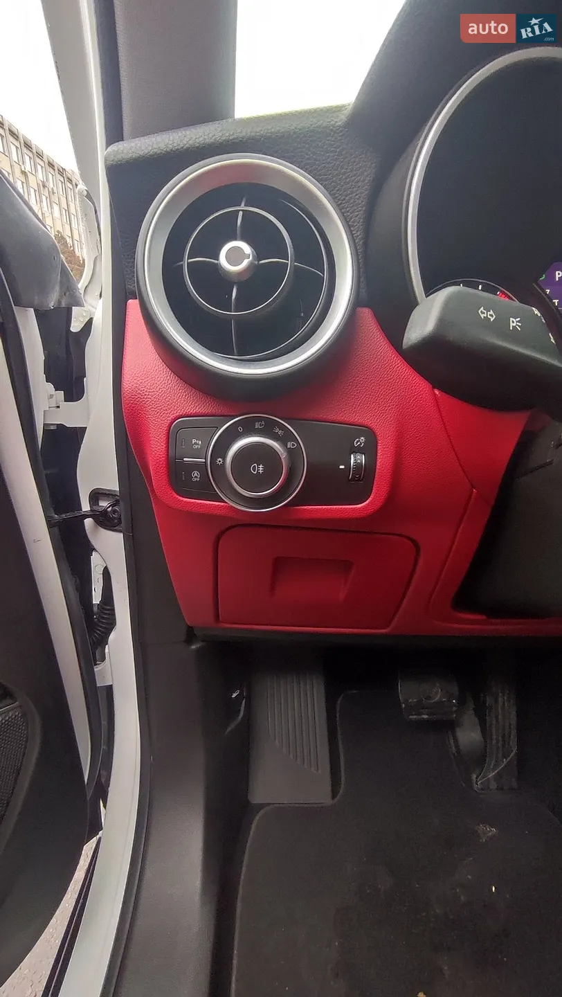 2019 Alfa Romeo Stelvio - мініатюра 14
