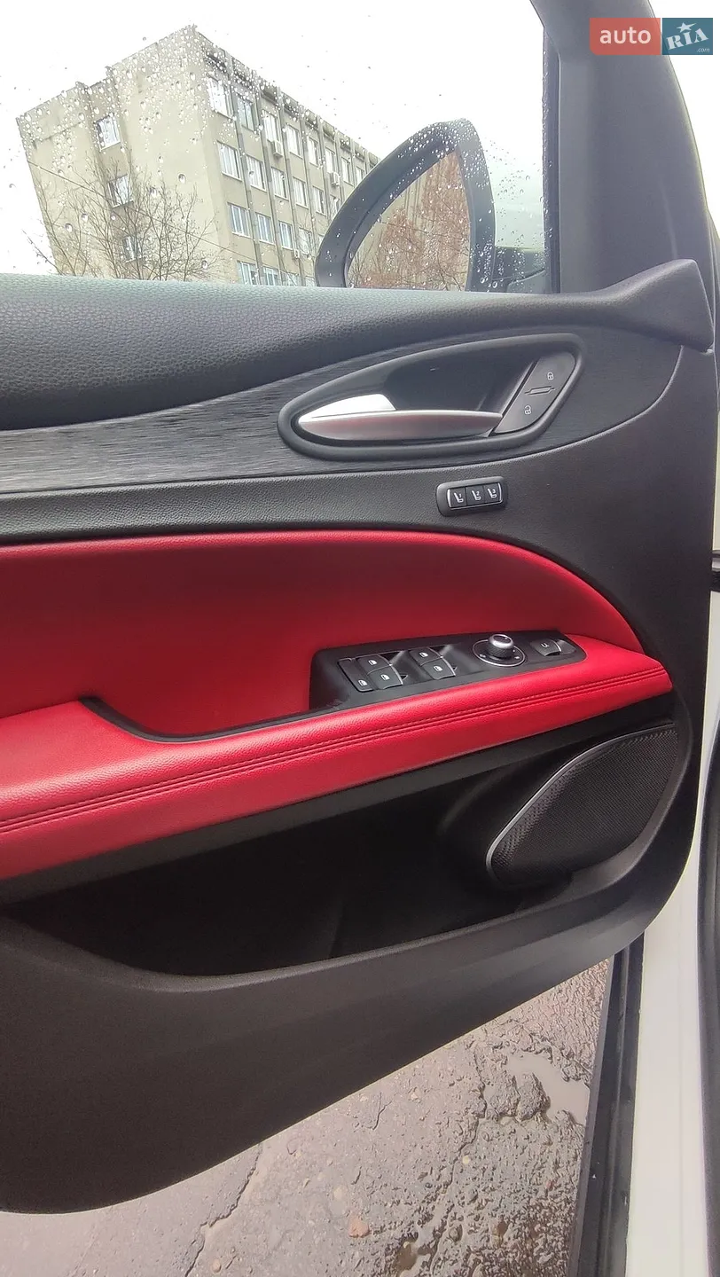 2019 Alfa Romeo Stelvio - мініатюра 15