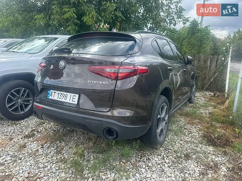 Alfa Romeo Stelvio 2017