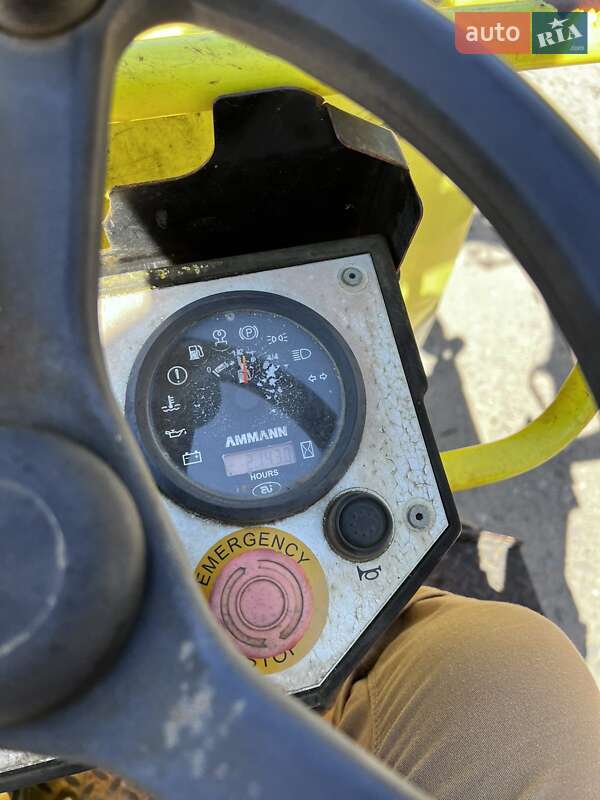 Дорожный каток Ammann AV 2015 в Львове