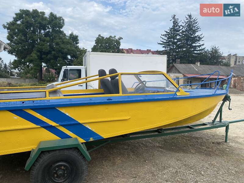 Катер Амур 3 1981 в Городенке