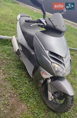 Скутер Aprilia Leonardo 250 2005 в Черновцах