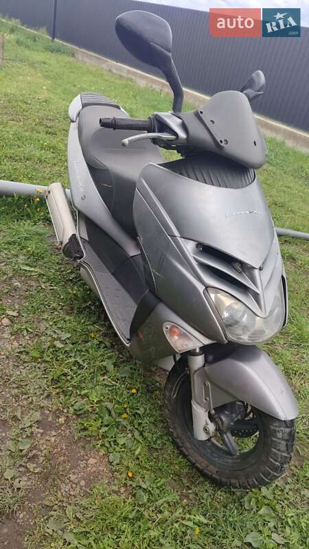 Скутер Aprilia Leonardo 250 2005 в Черновцах